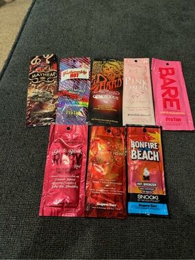 Assorted Women’s Suncare Tanning Sachet Set — Pink and Red Options